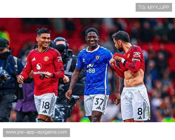 卡塞米罗若离队，曼联中场或全面崩塌