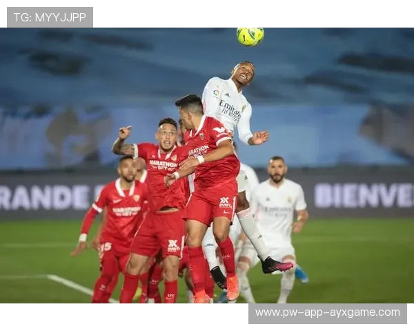 皇马本泽马门前补射逆转塞维利亚